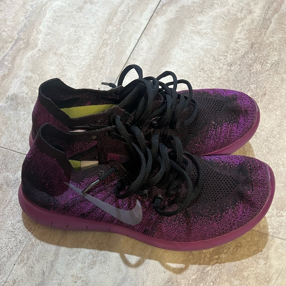 NIKE womens flyknit sneakers